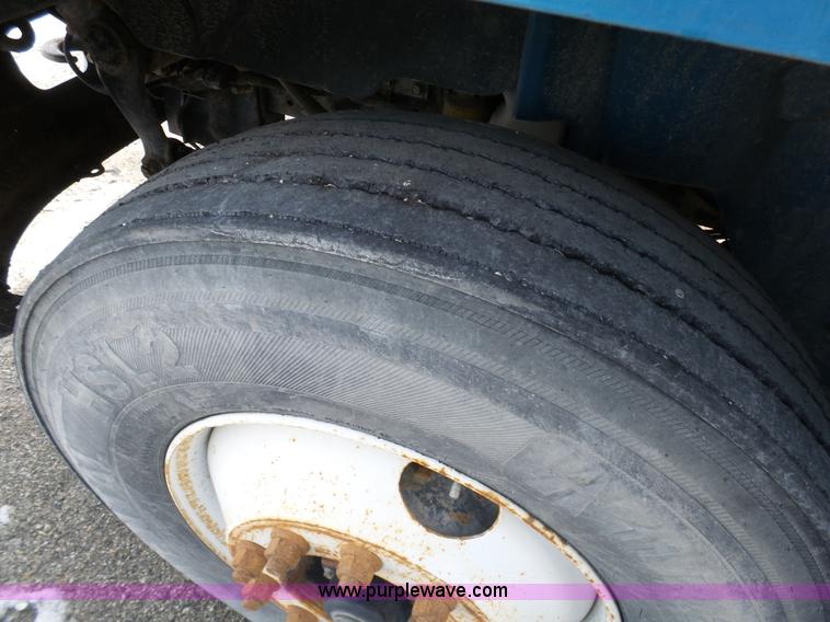 image for item K5488 2004 International DuraStar 4300 fuel truck