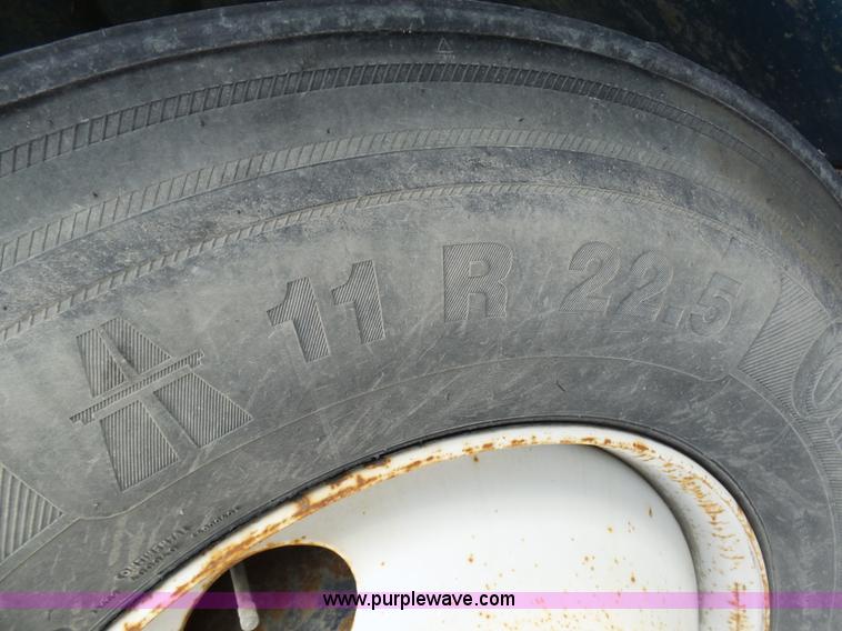 image for item K5488 2004 International DuraStar 4300 fuel truck