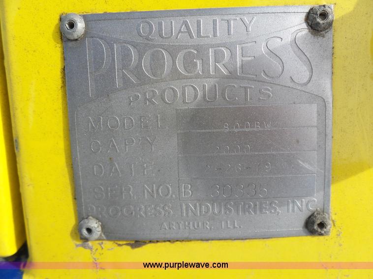 image for item K5488 2004 International DuraStar 4300 fuel truck