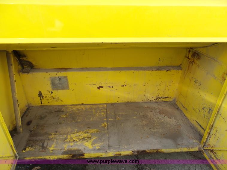 image for item K5488 2004 International DuraStar 4300 fuel truck