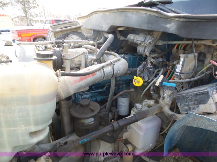 image for item K5488 2004 International DuraStar 4300 fuel truck