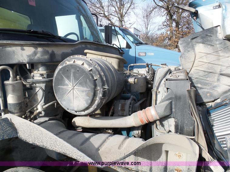 image for item K5488 2004 International DuraStar 4300 fuel truck