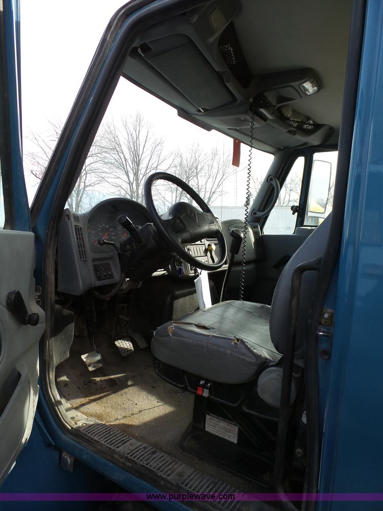 image for item K5488 2004 International DuraStar 4300 fuel truck