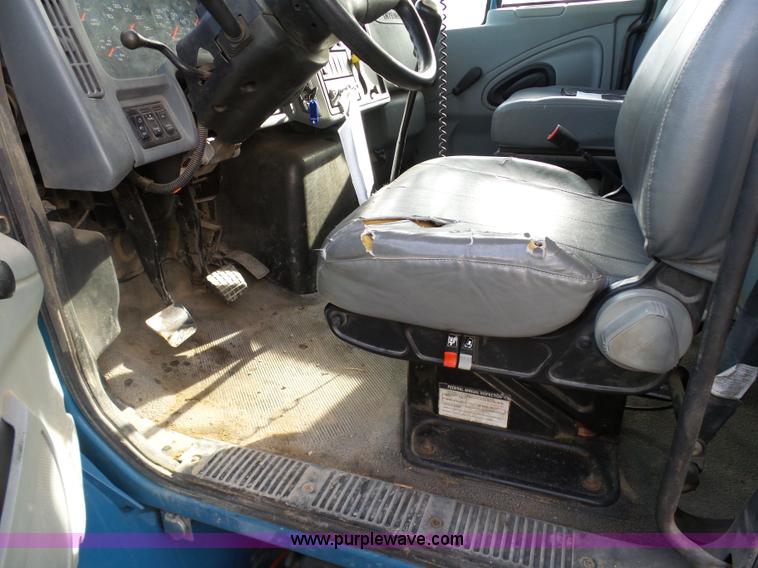 image for item K5488 2004 International DuraStar 4300 fuel truck