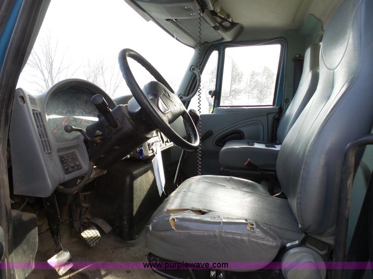 image for item K5488 2004 International DuraStar 4300 fuel truck