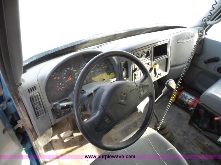 image for item K5488 2004 International DuraStar 4300 fuel truck