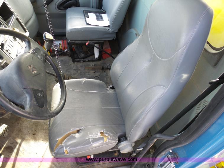 image for item K5488 2004 International DuraStar 4300 fuel truck