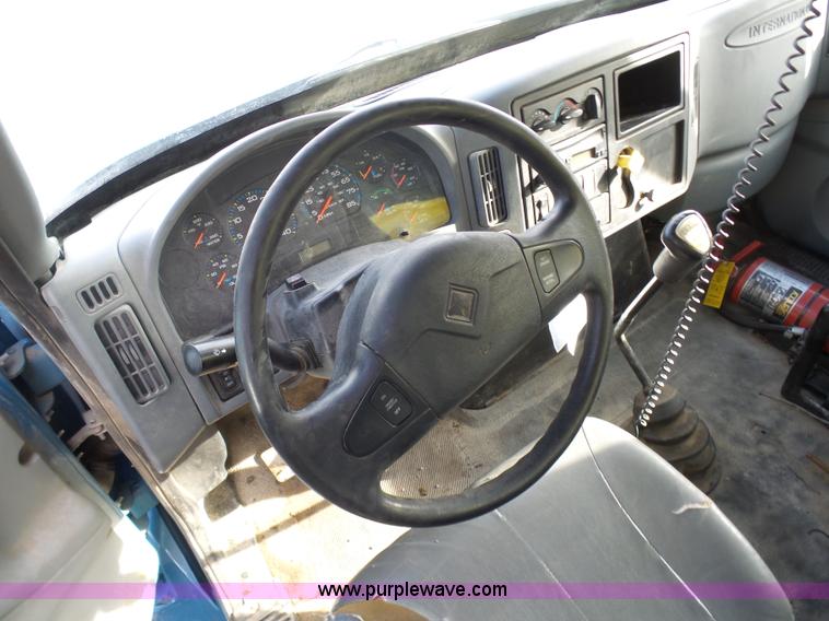 image for item K5488 2004 International DuraStar 4300 fuel truck