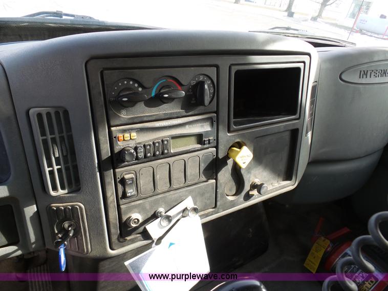 image for item K5488 2004 International DuraStar 4300 fuel truck