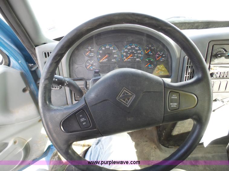 image for item K5488 2004 International DuraStar 4300 fuel truck