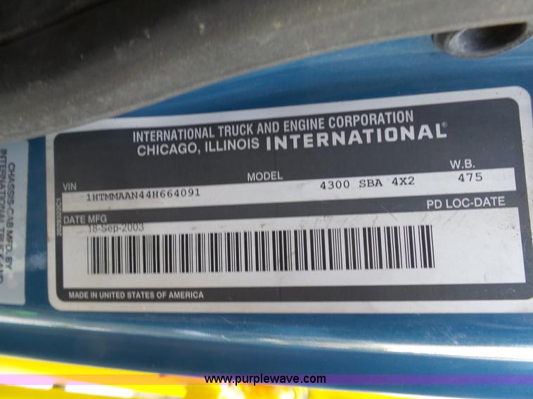 image for item K5488 2004 International DuraStar 4300 fuel truck