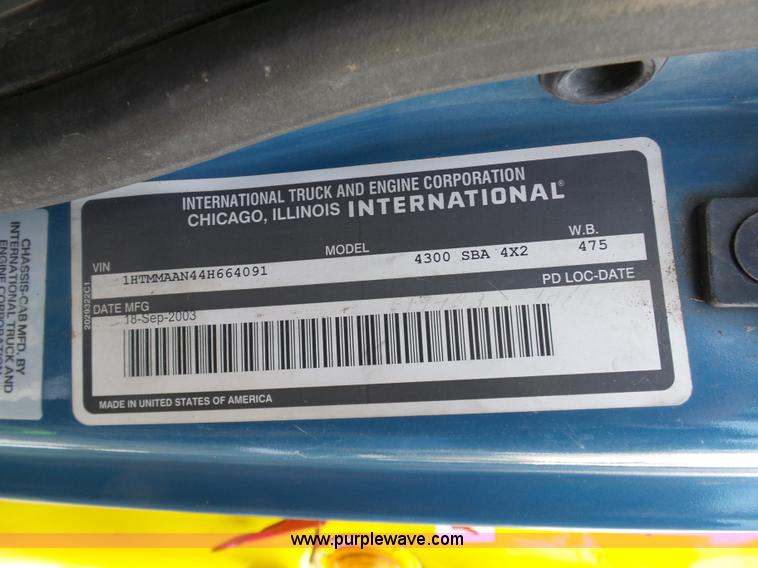 image for item K5488 2004 International DuraStar 4300 fuel truck