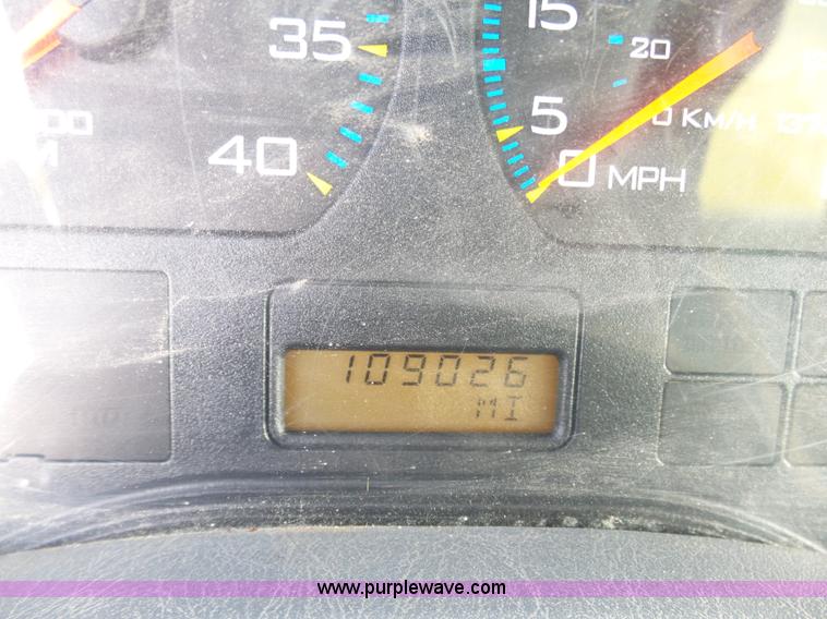 image for item K5488 2004 International DuraStar 4300 fuel truck