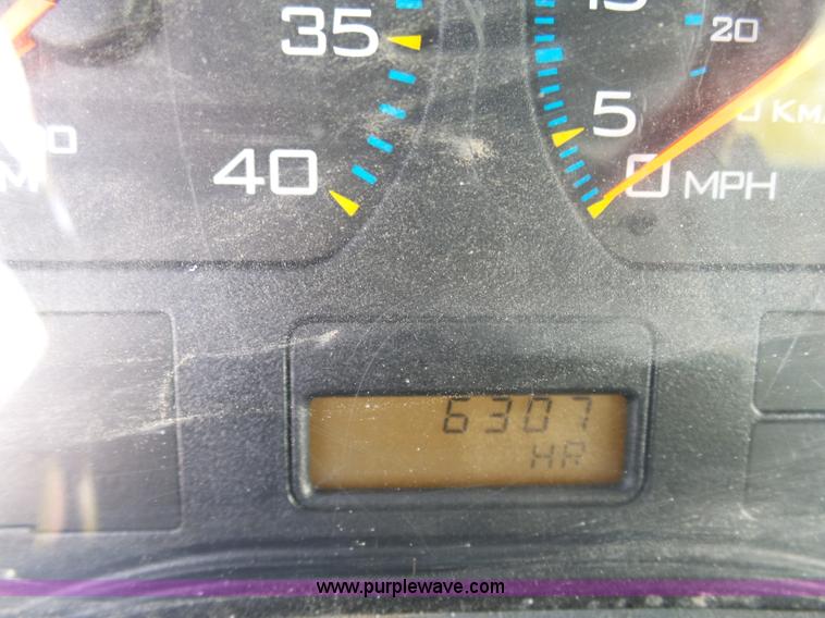 image for item K5488 2004 International DuraStar 4300 fuel truck