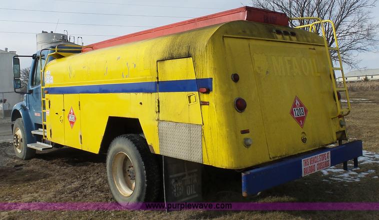 image for item K5490 2004 Freightliner Business Class M2 fuel truck