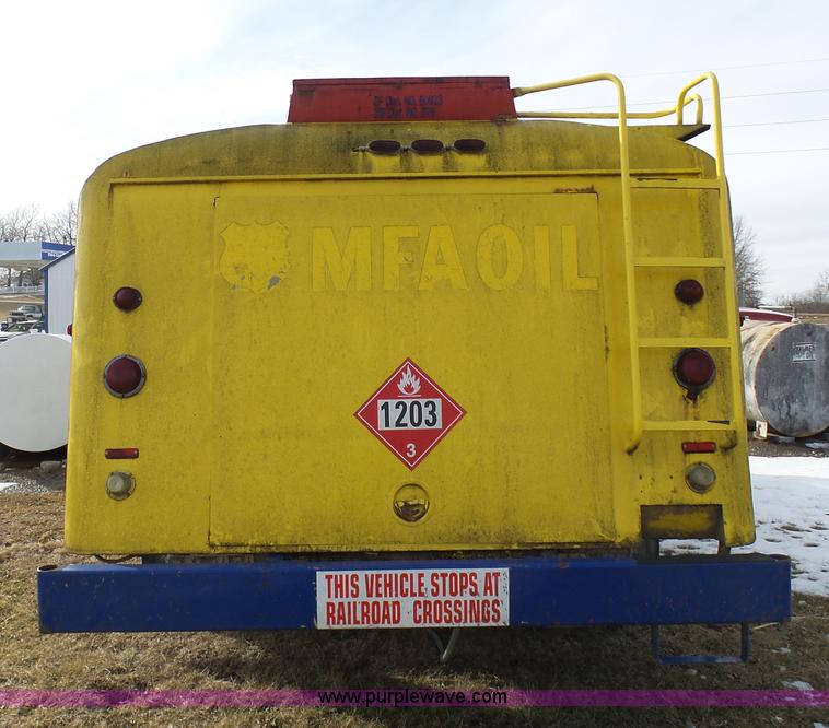 image for item K5490 2004 Freightliner Business Class M2 fuel truck