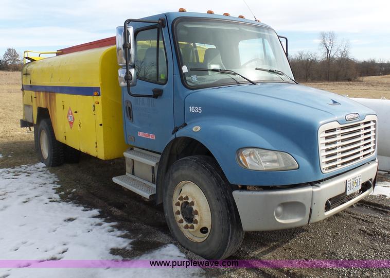 image for item K5490 2004 Freightliner Business Class M2 fuel truck