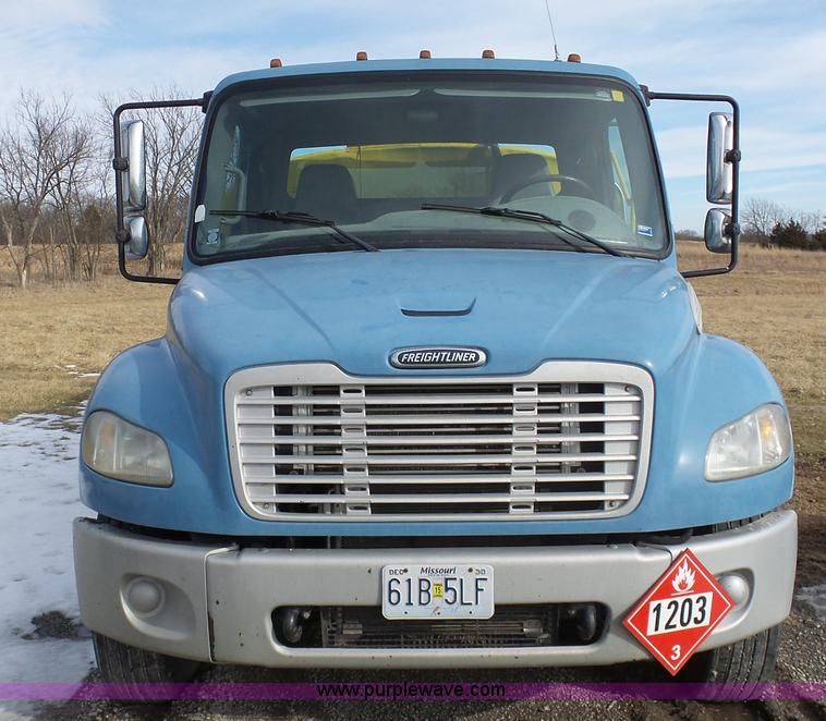 image for item K5490 2004 Freightliner Business Class M2 fuel truck