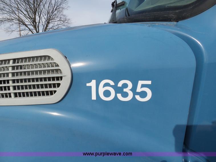 image for item K5490 2004 Freightliner Business Class M2 fuel truck