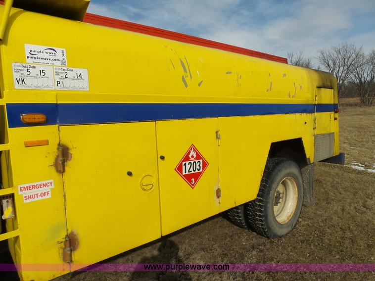 image for item K5490 2004 Freightliner Business Class M2 fuel truck