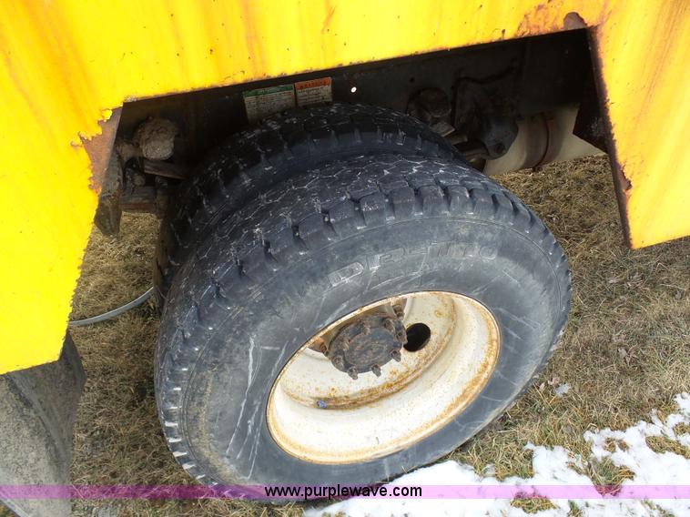 image for item K5490 2004 Freightliner Business Class M2 fuel truck