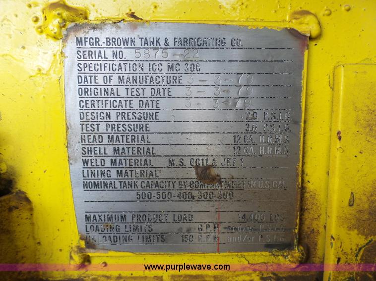 image for item K5490 2004 Freightliner Business Class M2 fuel truck