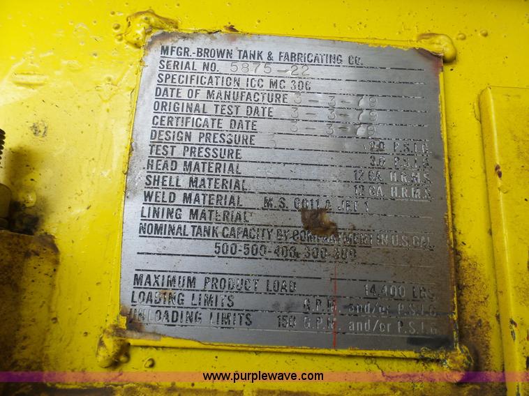 image for item K5490 2004 Freightliner Business Class M2 fuel truck