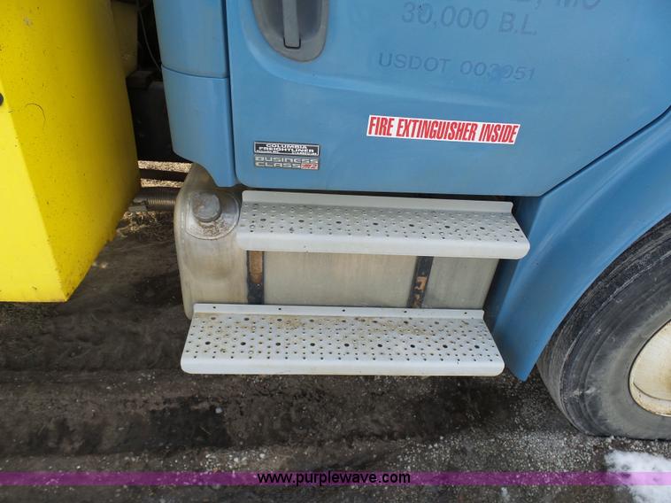 image for item K5490 2004 Freightliner Business Class M2 fuel truck