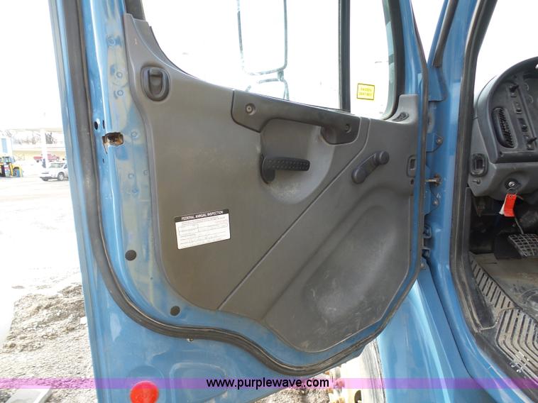 image for item K5490 2004 Freightliner Business Class M2 fuel truck