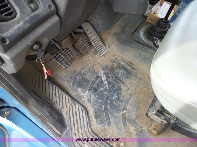 image for item K5490 2004 Freightliner Business Class M2 fuel truck