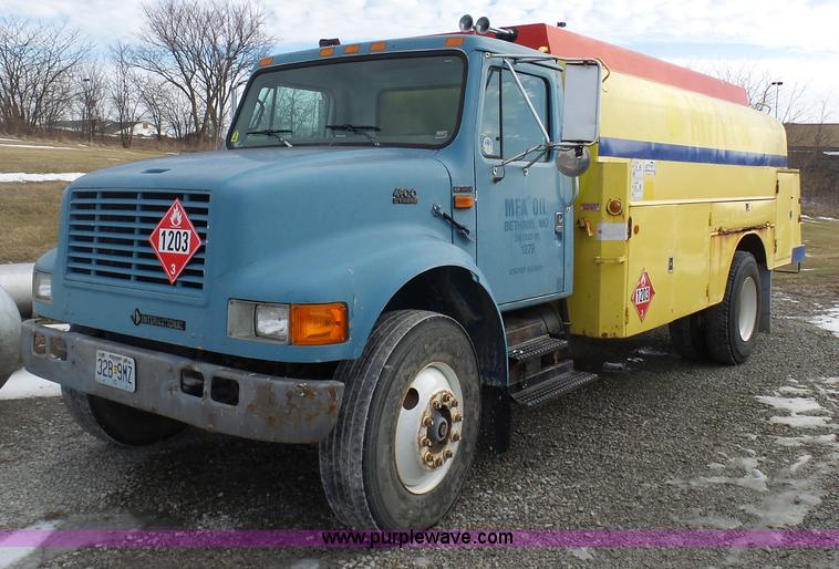 image for item K5491 1999 International 4900 fuel truck