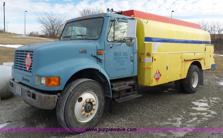 image for item K5491 1999 International 4900 fuel truck
