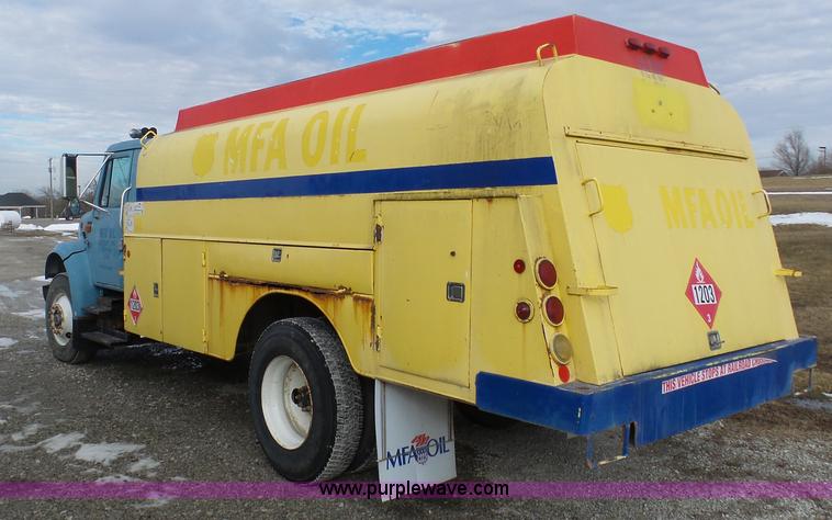 image for item K5491 1999 International 4900 fuel truck