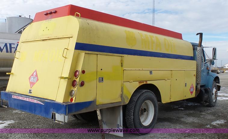 image for item K5491 1999 International 4900 fuel truck