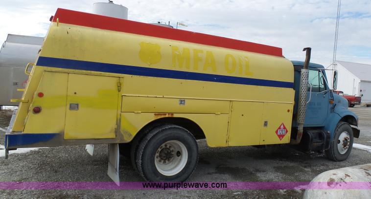 image for item K5491 1999 International 4900 fuel truck