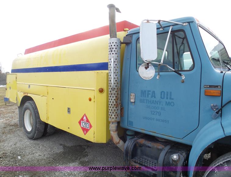 image for item K5491 1999 International 4900 fuel truck