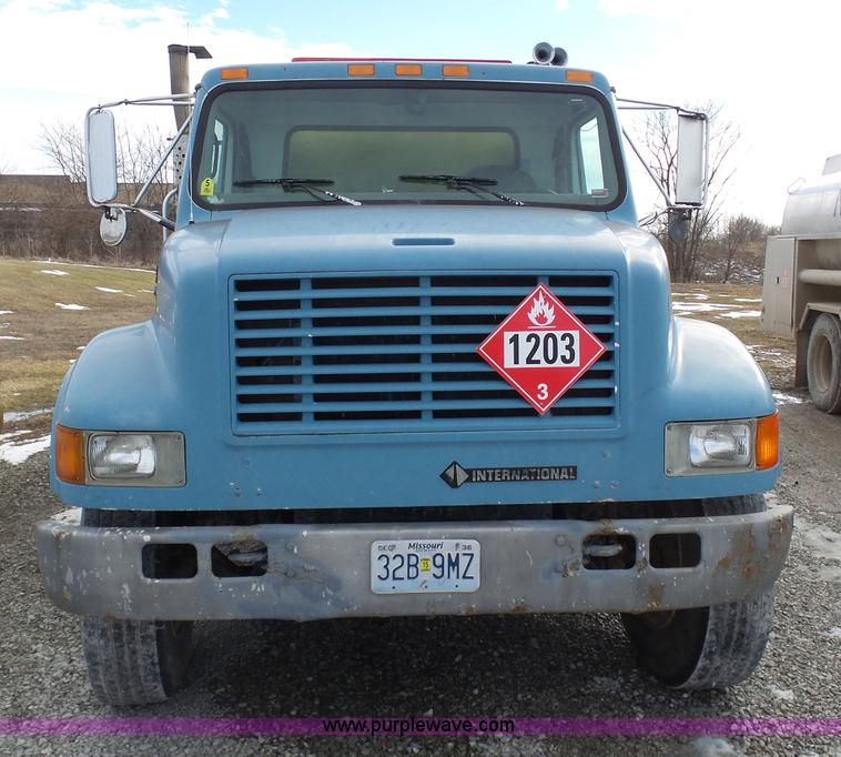 image for item K5491 1999 International 4900 fuel truck