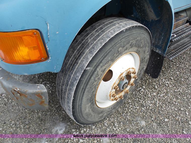 image for item K5491 1999 International 4900 fuel truck