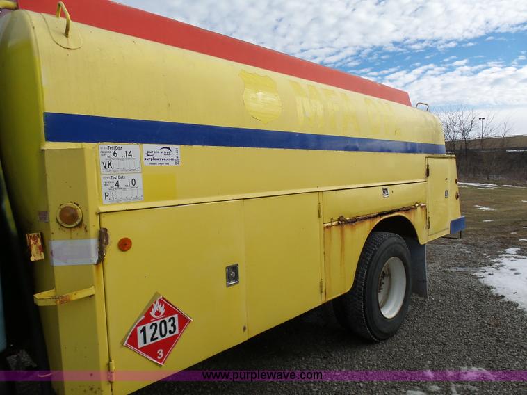 image for item K5491 1999 International 4900 fuel truck