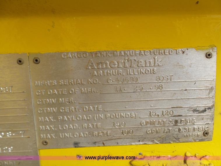 image for item K5491 1999 International 4900 fuel truck