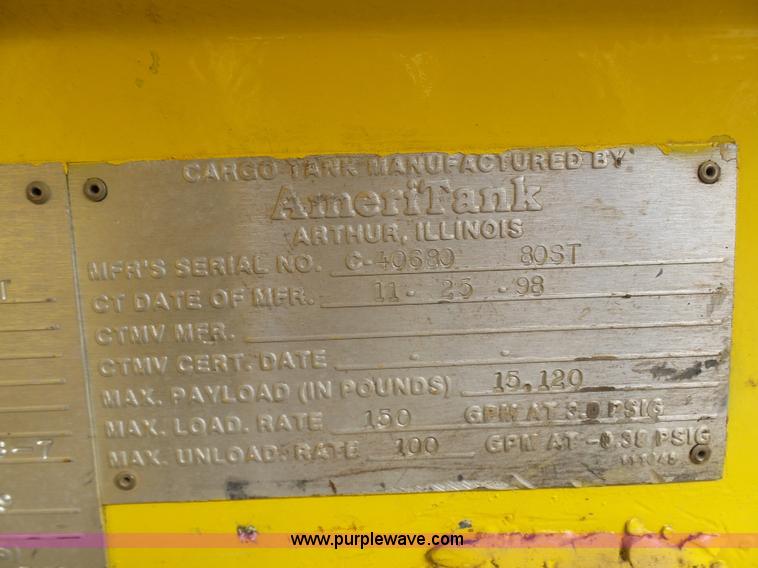 image for item K5491 1999 International 4900 fuel truck