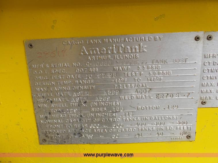 image for item K5491 1999 International 4900 fuel truck