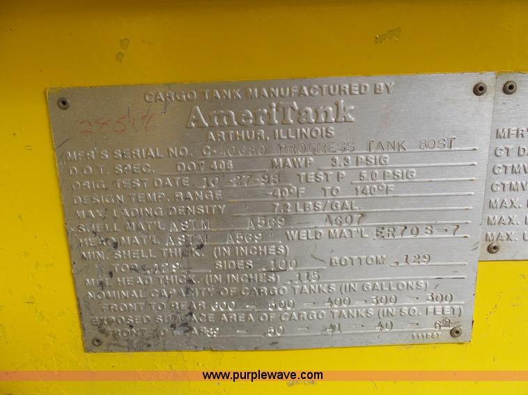 image for item K5491 1999 International 4900 fuel truck