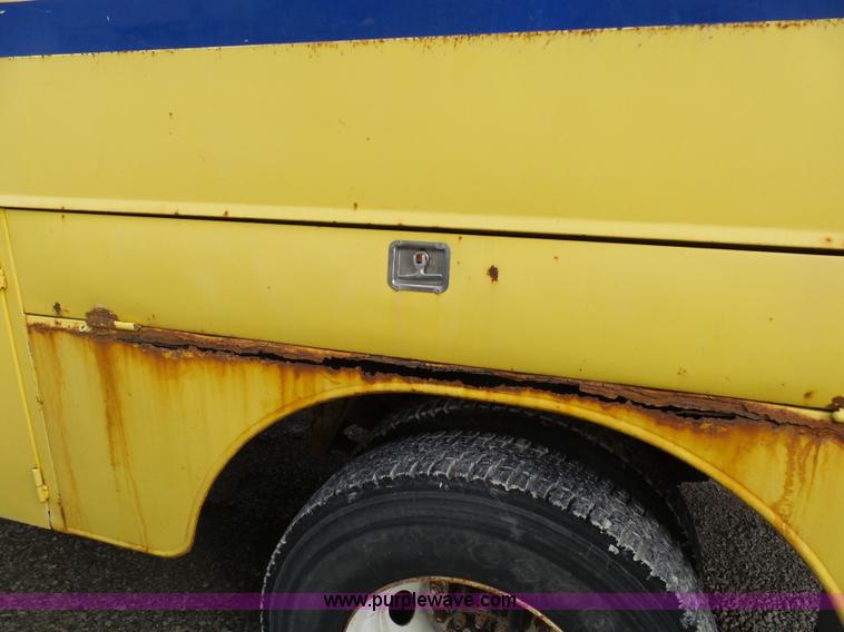 image for item K5491 1999 International 4900 fuel truck