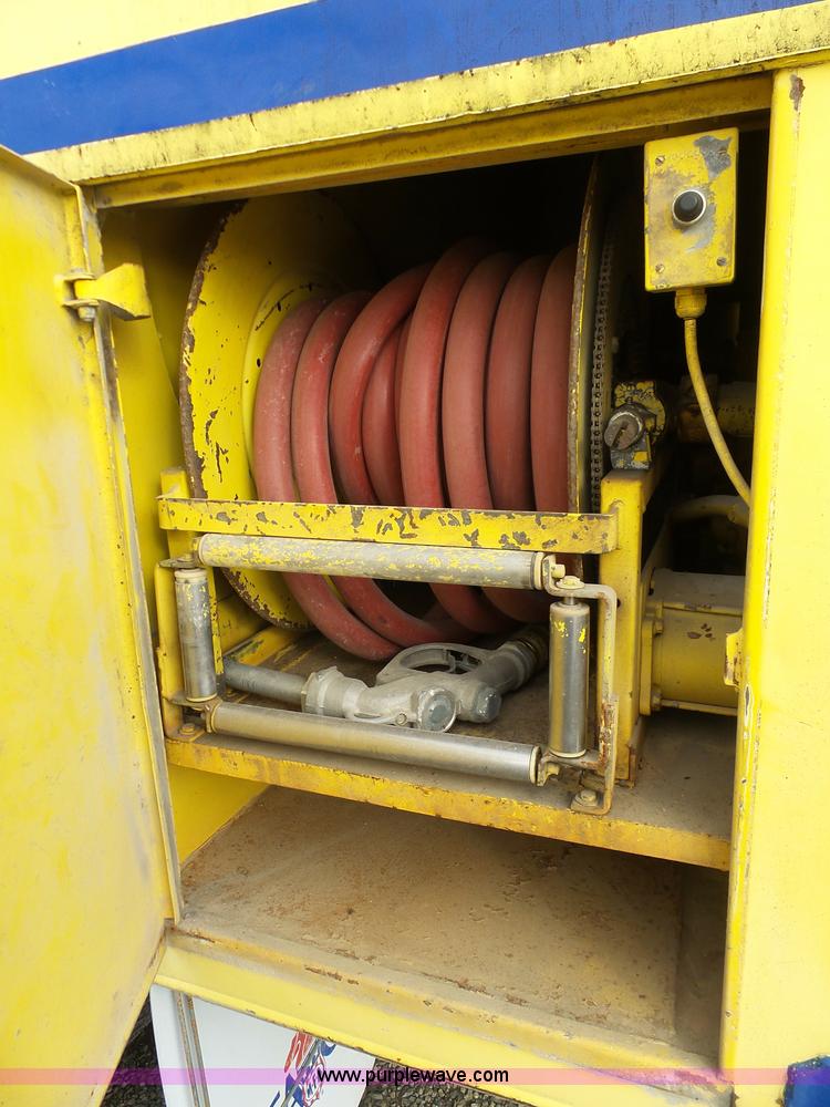 image for item K5491 1999 International 4900 fuel truck