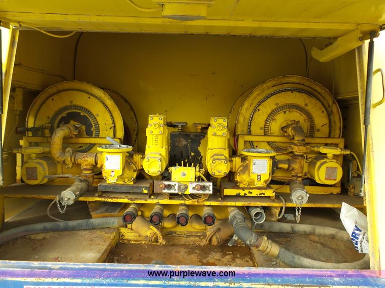 image for item K5491 1999 International 4900 fuel truck