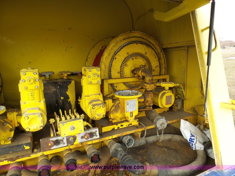 image for item K5491 1999 International 4900 fuel truck