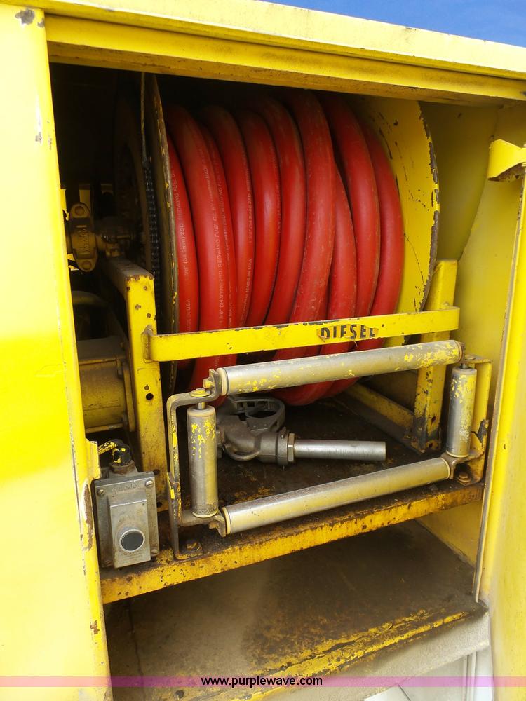 image for item K5491 1999 International 4900 fuel truck