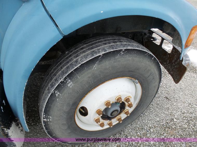 image for item K5491 1999 International 4900 fuel truck