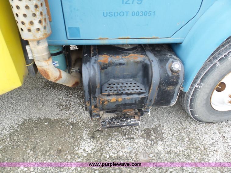 image for item K5491 1999 International 4900 fuel truck